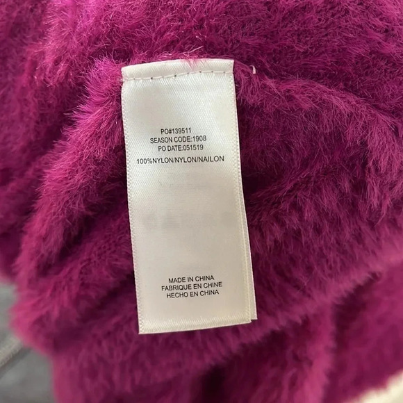 SPLENDID Fuzzy V-Neck  Pullover Sweater, Size M - Picture 6 of 7